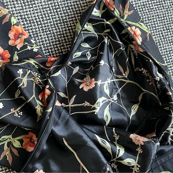 Vintage Floral Print Capri Pants - Picture 6 of 15